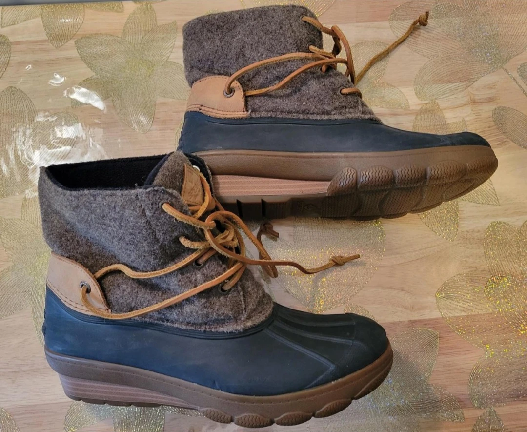 Sperry Duck Boots Womens, Size 8M (87) - photo 2