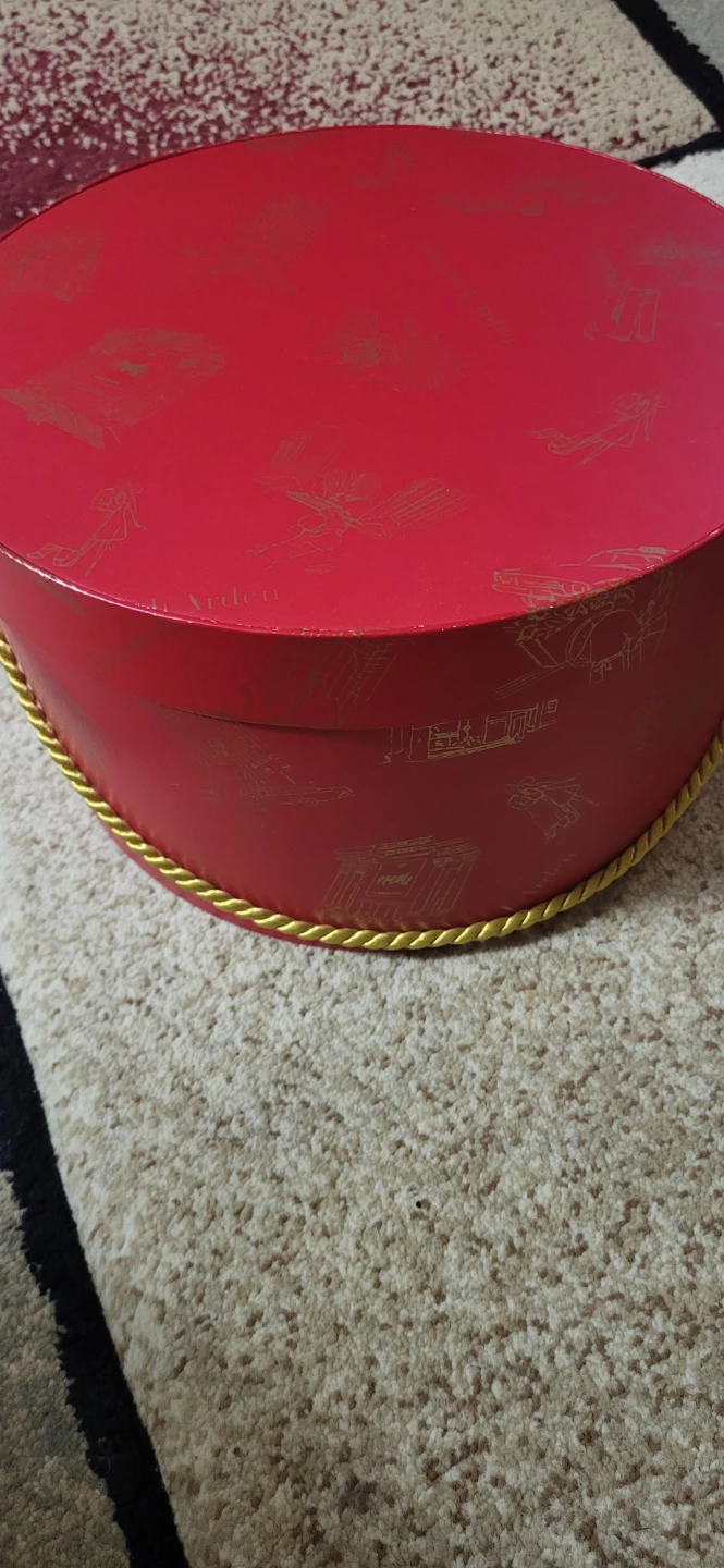 Elizabeth Arden Round Gift Box - photo 4