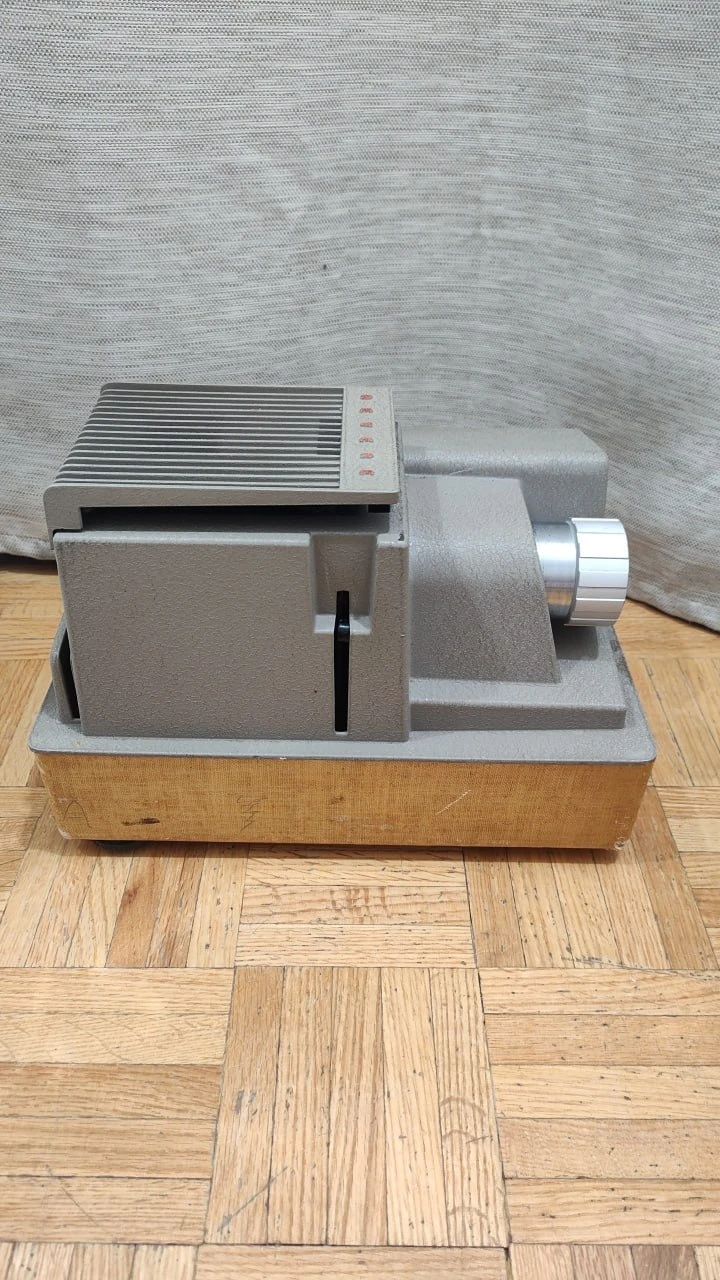 Vintage Revere 553 Slide Projector (No Power Cord) - photo 5