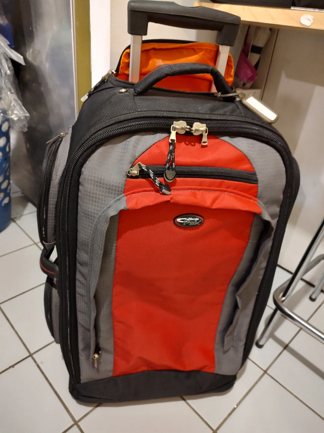 Selling Cal Pack suitcase, Bud duffle bag and laptop bag - photo 2