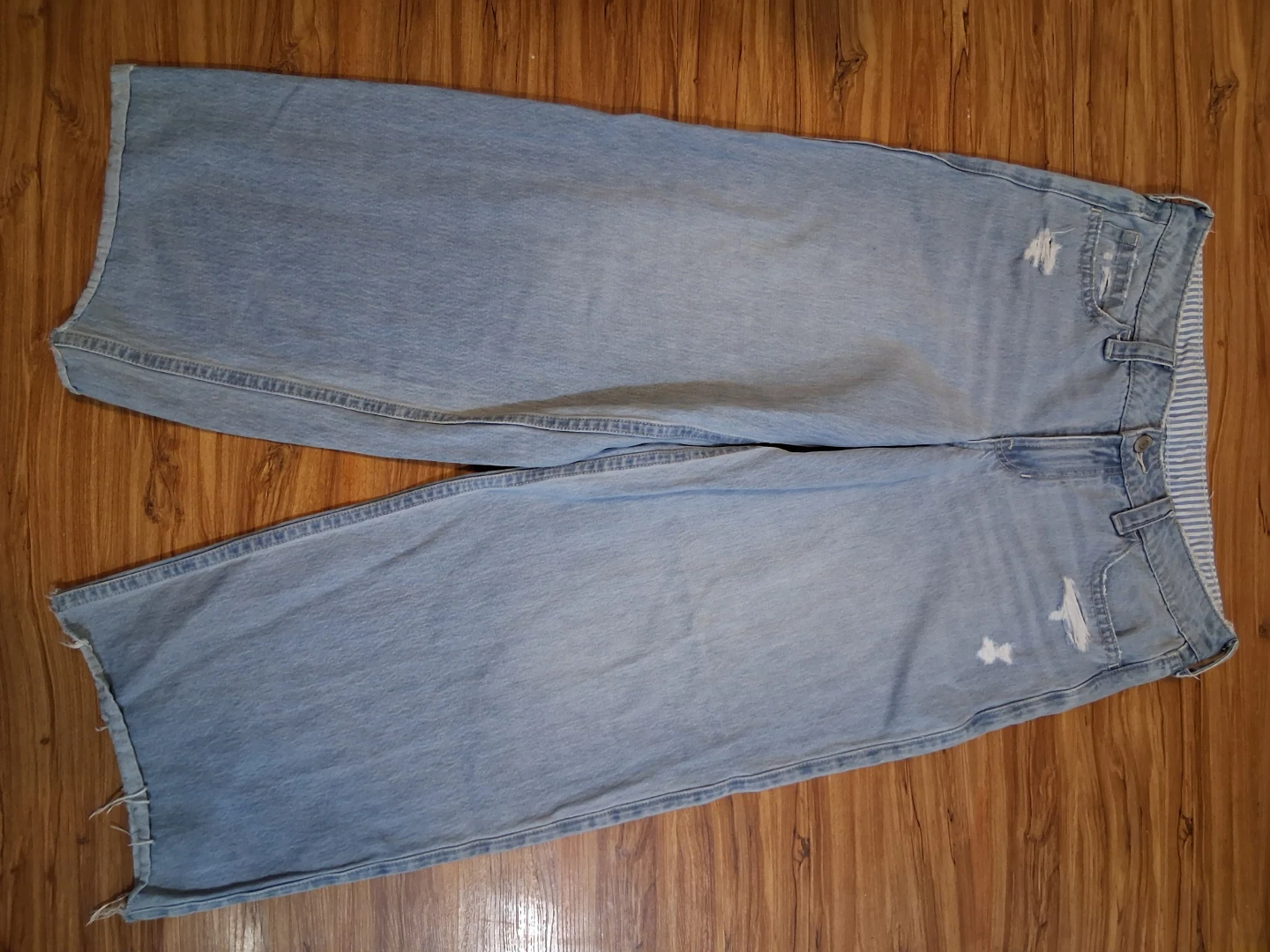 Hollister Low-Rise Super Baggy Jeans – Size 8R / W29