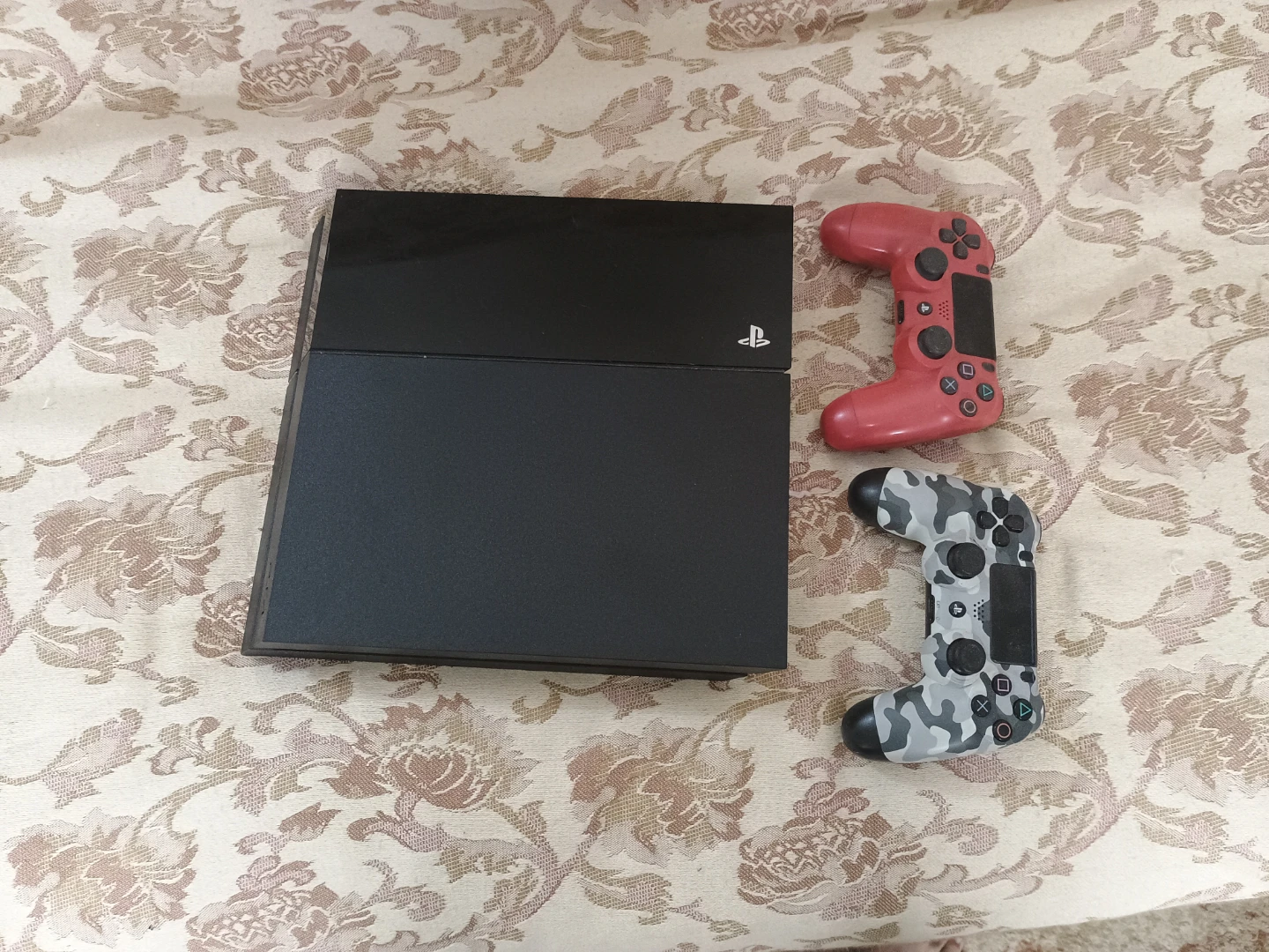 PlayStation 4 with 2 controllers - photo 2