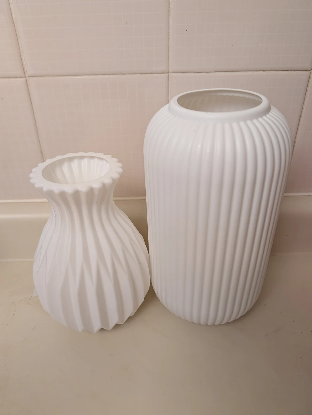 Set of Three White Textured Vases - photo 4