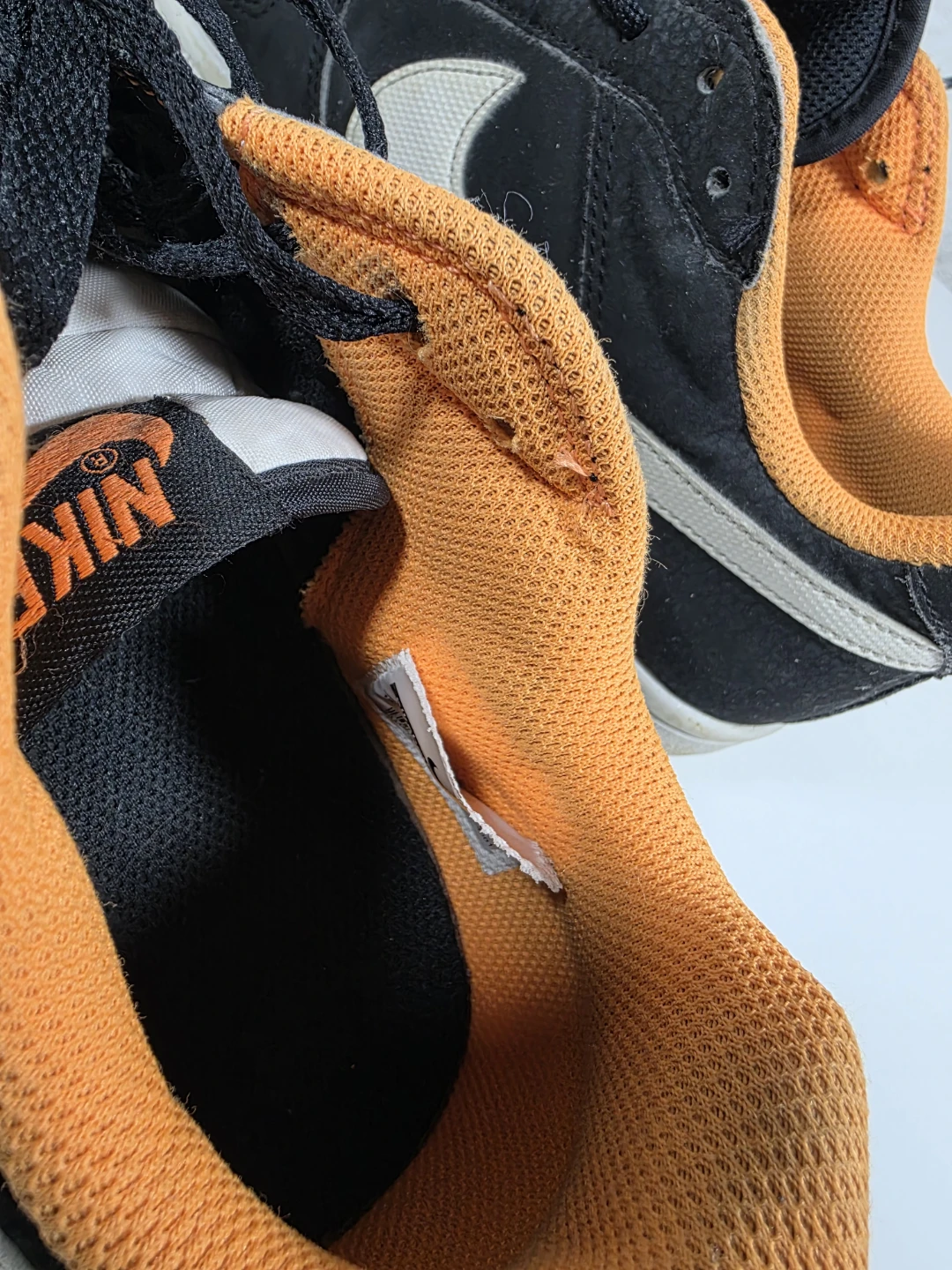 Nike Black and Orange Sneakers Size US 8 - photo 3