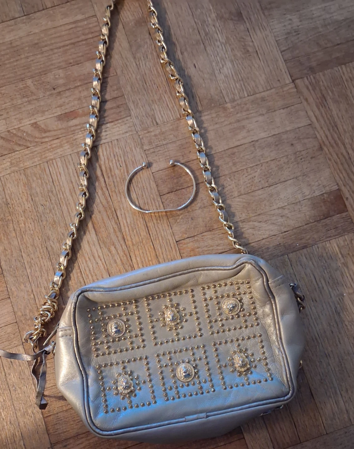 High Fashion gold tone purse and bracelet set