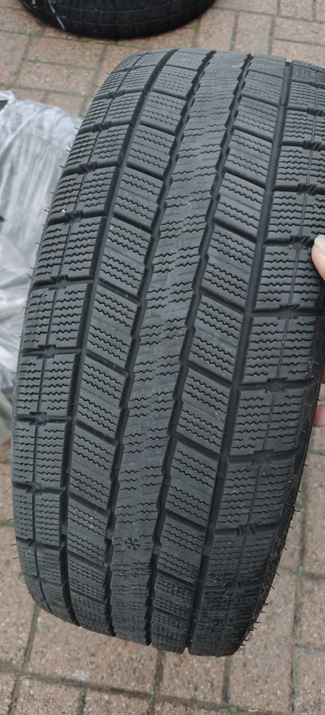 Set of 4 Centara Winter 621 Tires with Rims - photo 4