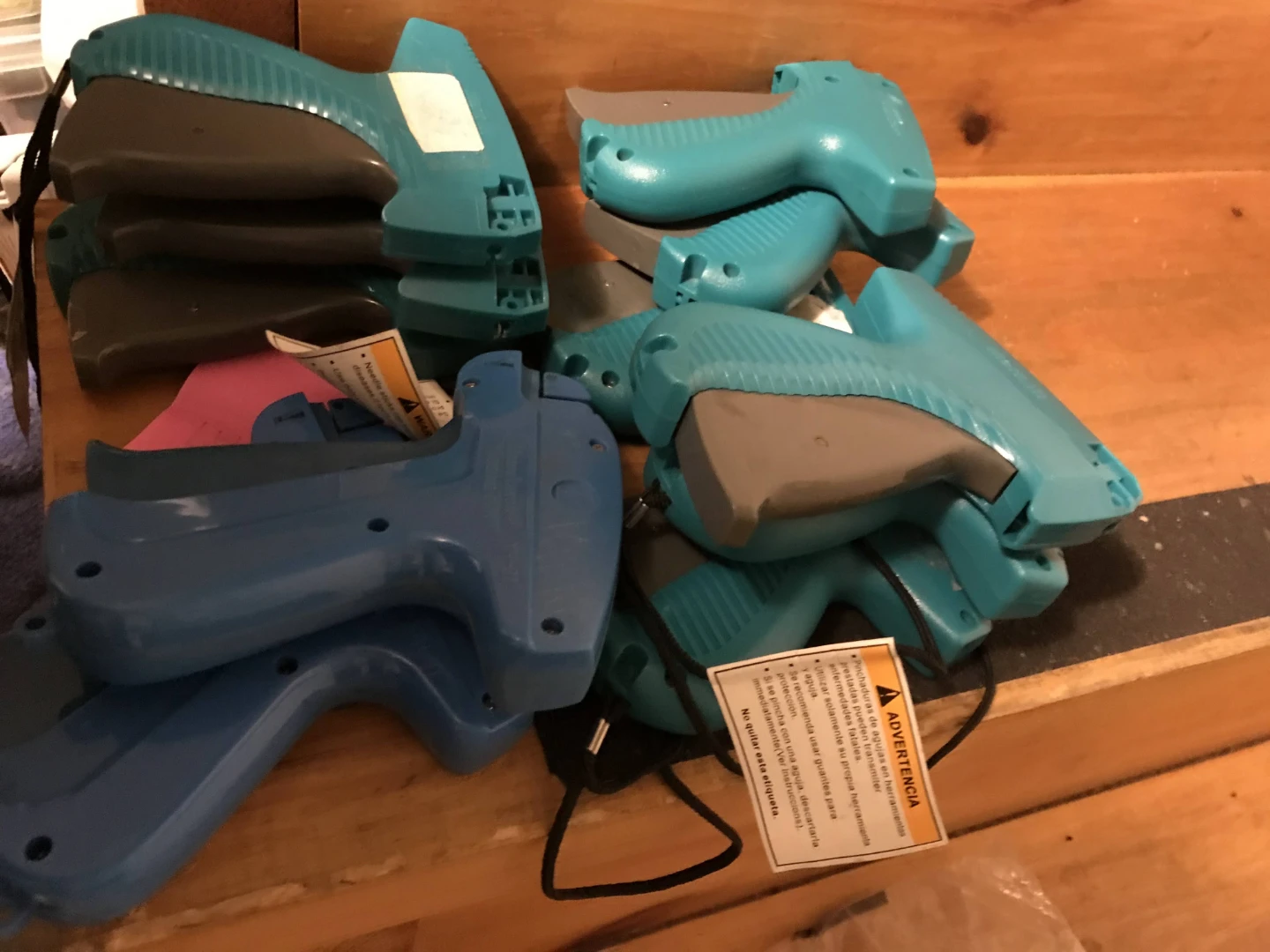 Assorted Tagging Guns all need needles