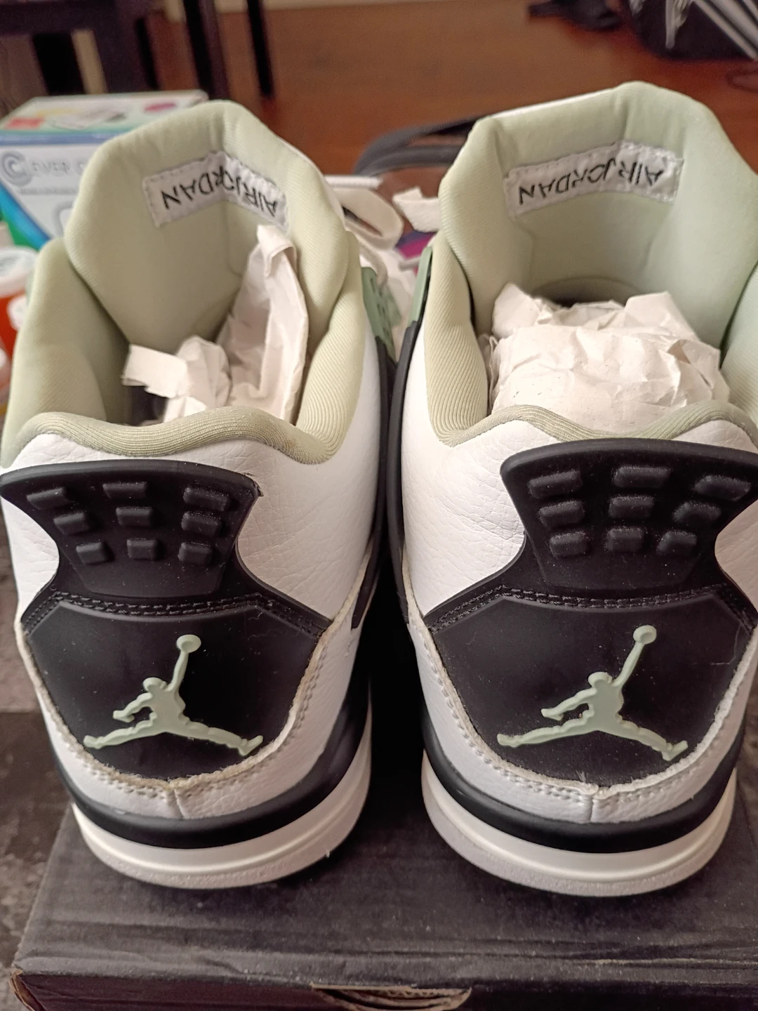 Air Jordan 4 Seafoam Sneakers mens size 9 - photo 2