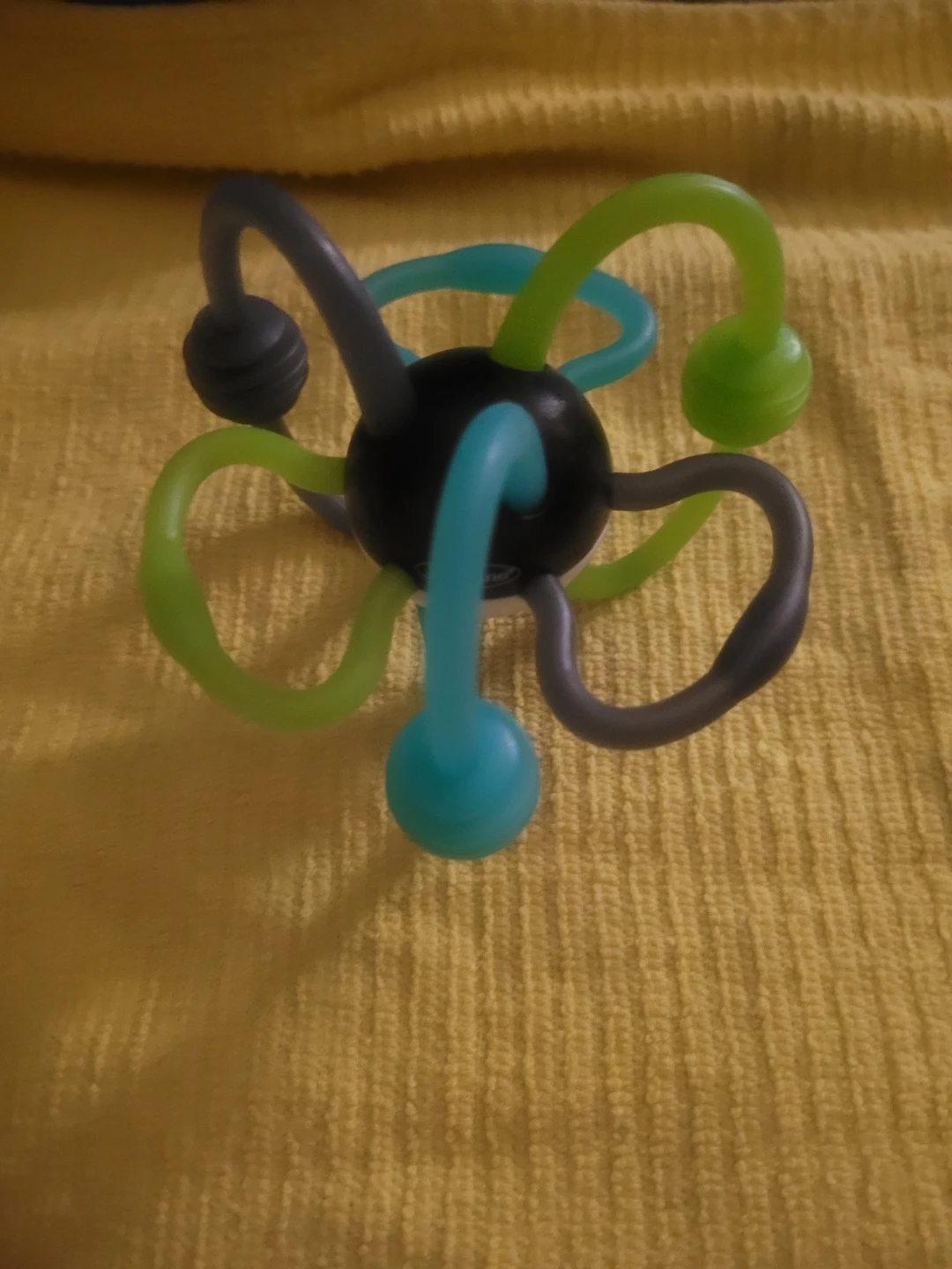 Infantino Shake & Teethe Flexible Rattle Ball