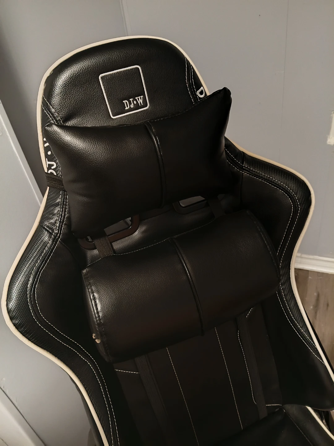 DJW Gaming Chair with Footrest