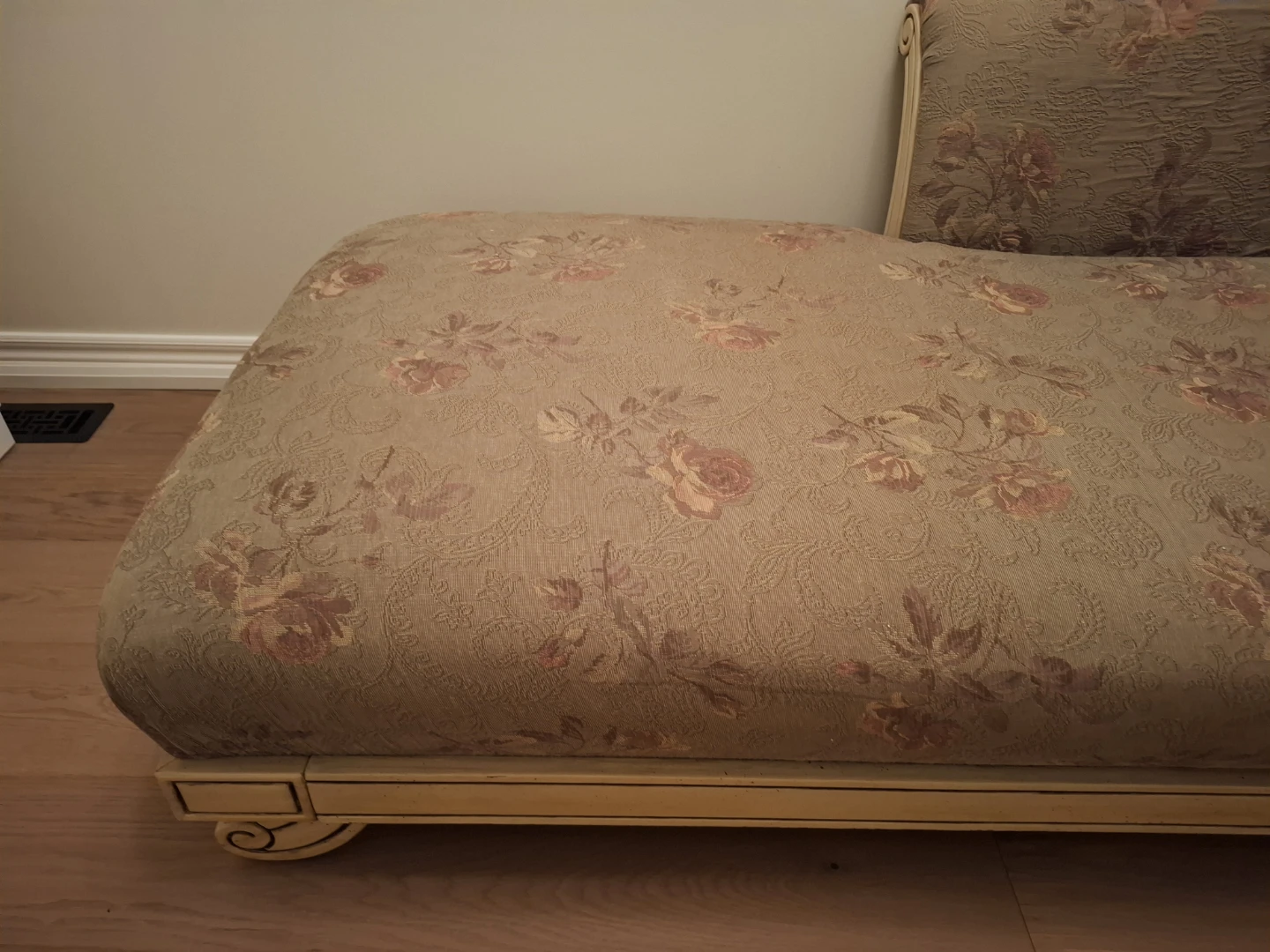 Vintage Style Floral Chaise Lounge - photo 5