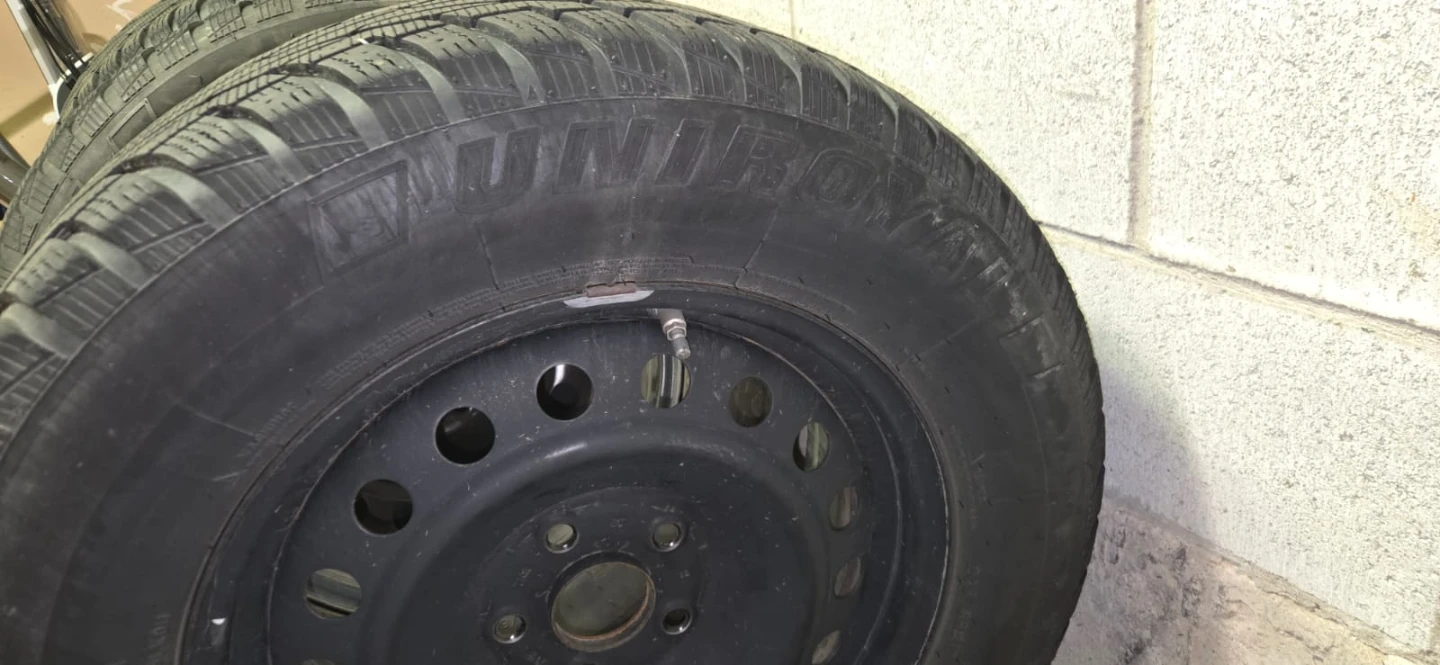 4 Winter Tires on Rims + TPMS — Uniroyal 245/65R17 — Honda Pilot - photo 3