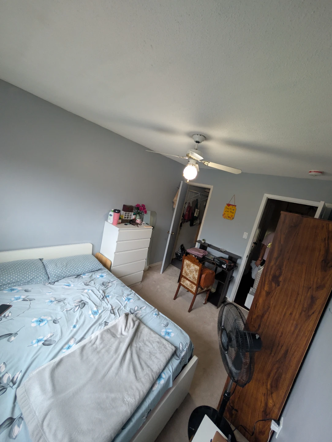 🏡 Spacious & Bright Private Bedroom for Rent