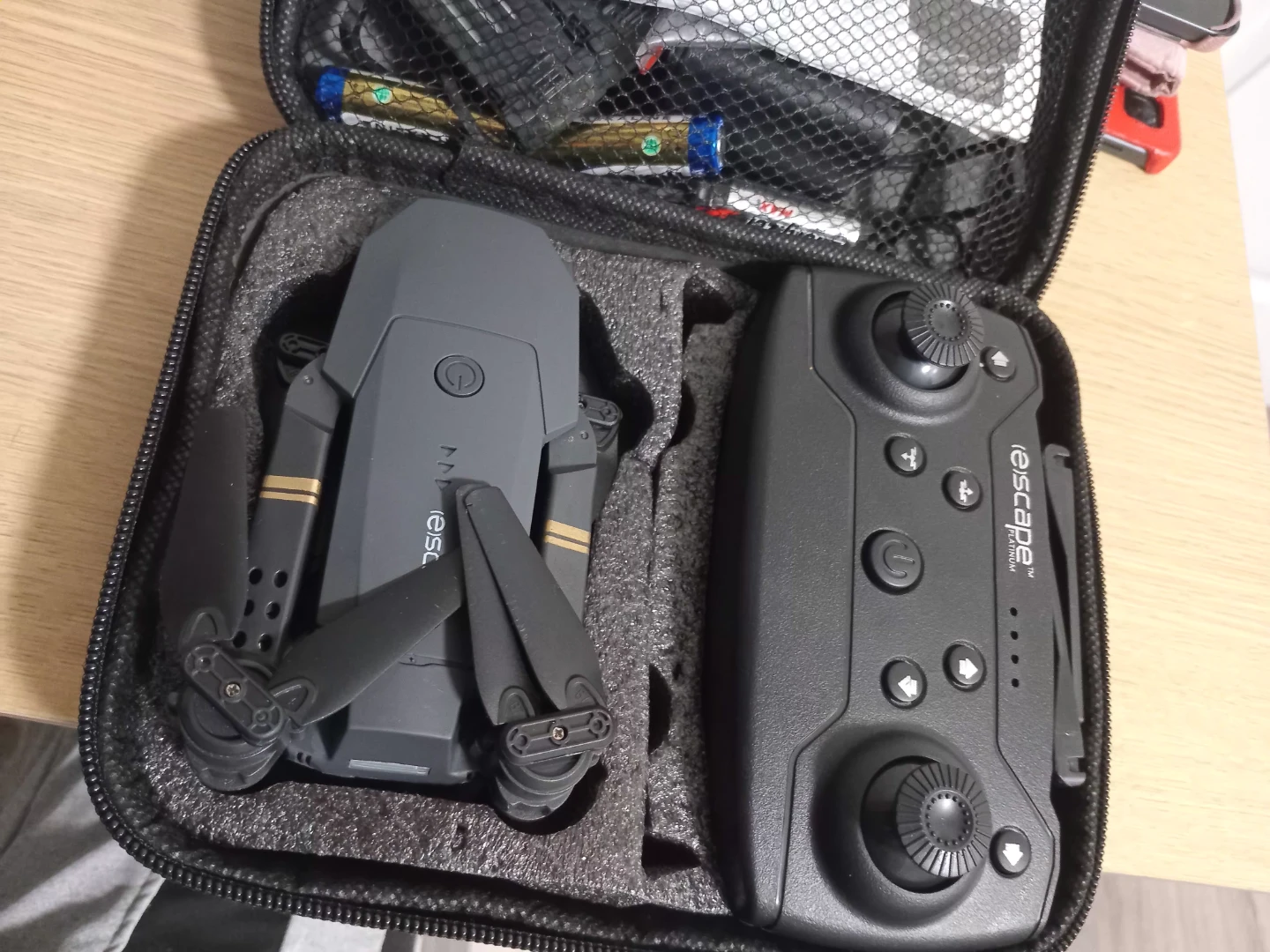 Escape Platinum Drone with Controller and Case - photo 2