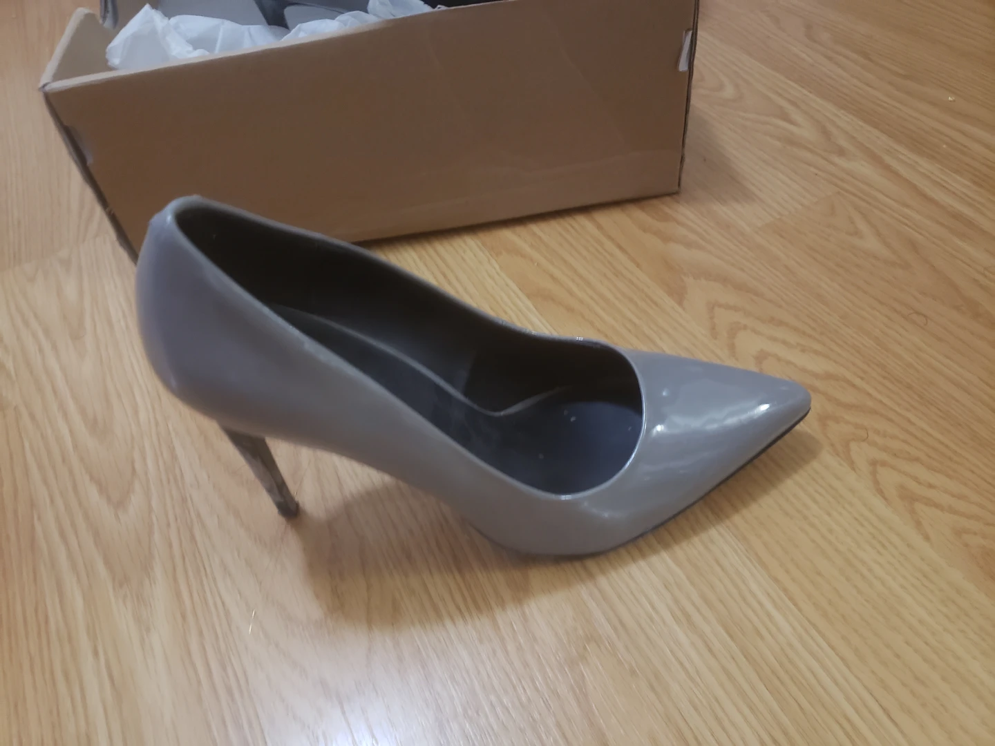 Le Château Grey Patent Heels - photo 5
