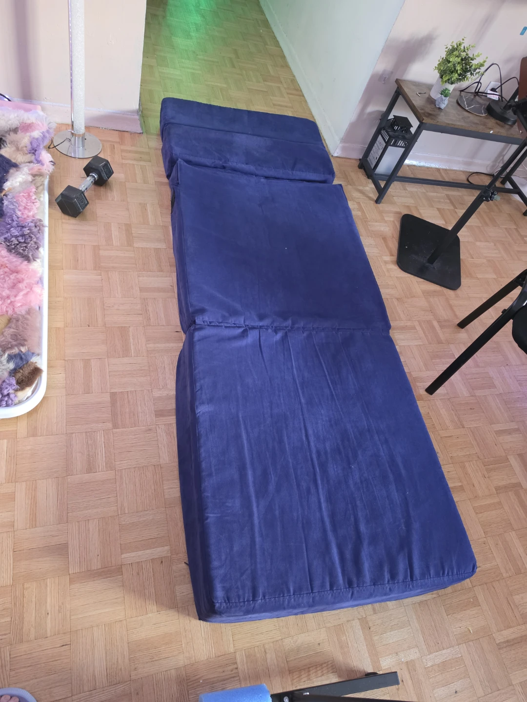 Velvet chair pull out bed futon - photo 3