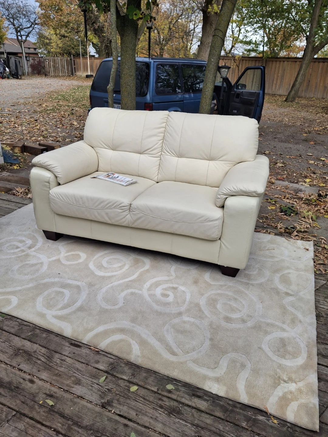 LEATHER 2 SEATER COUCH