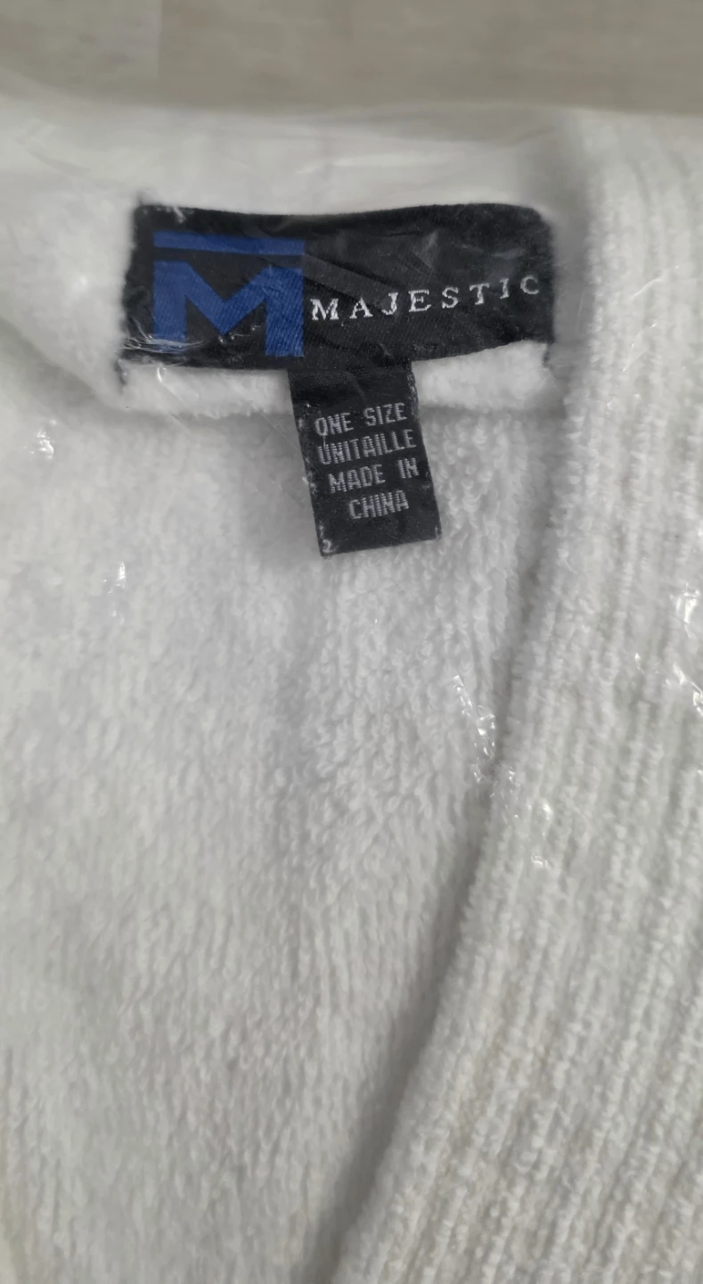 BRAND NEW - Vintage Hotels Fleece Bathrobe - photo 3