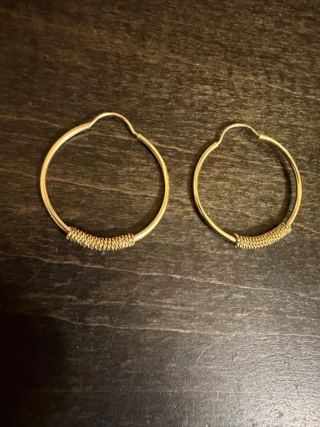 14k gold earrings. Approx 1”
