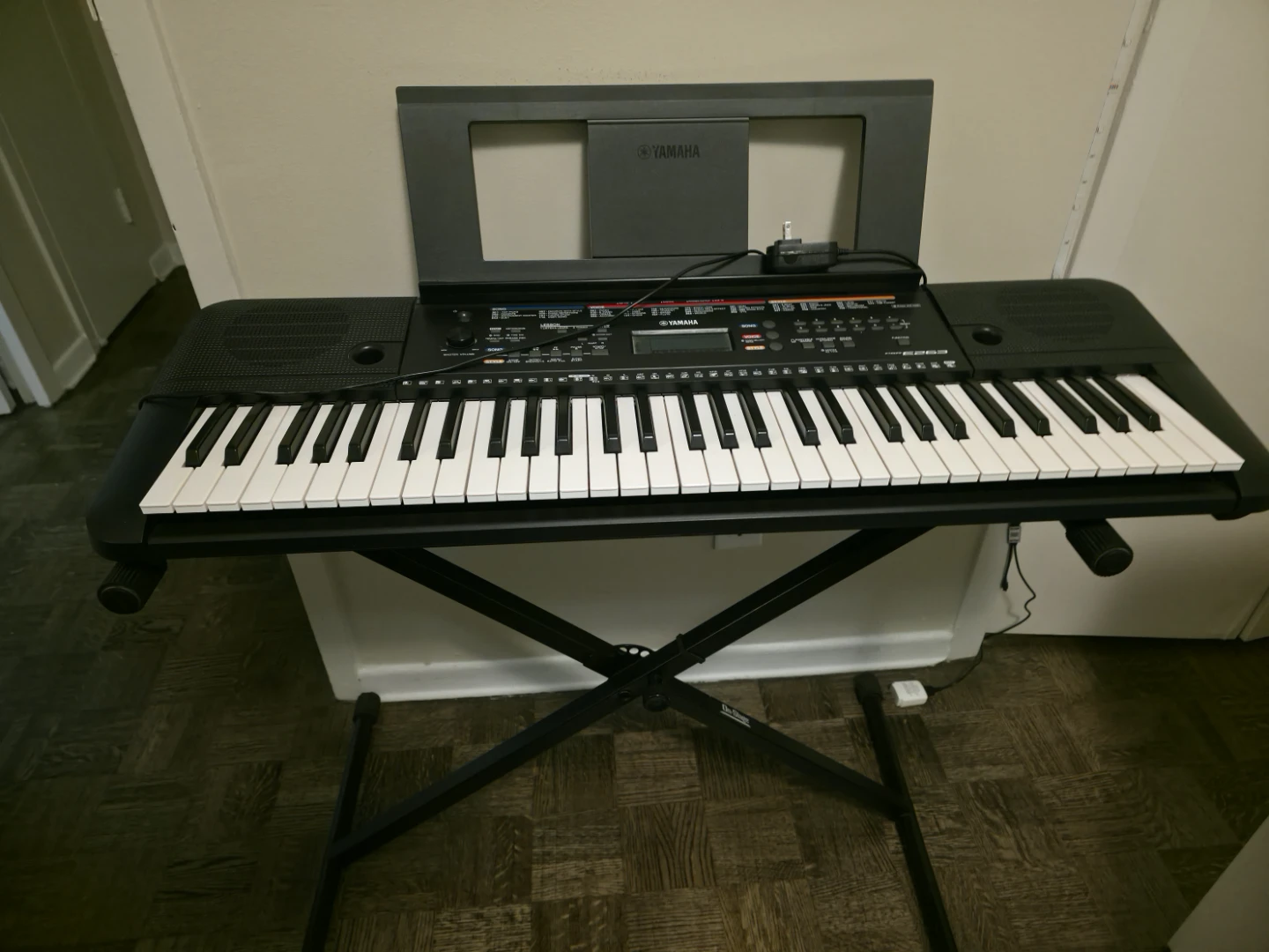 Yamaha E263 Keyboard