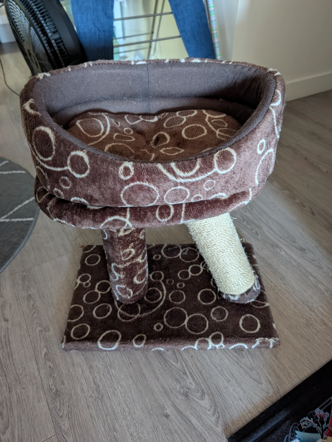 Small Brown Cat Bed and Scratching Post - photo 2