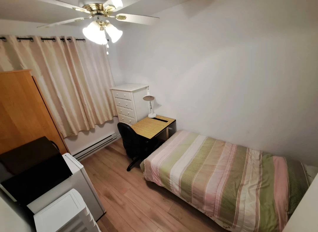 Châteauguay - chambre a louée/ room for rent