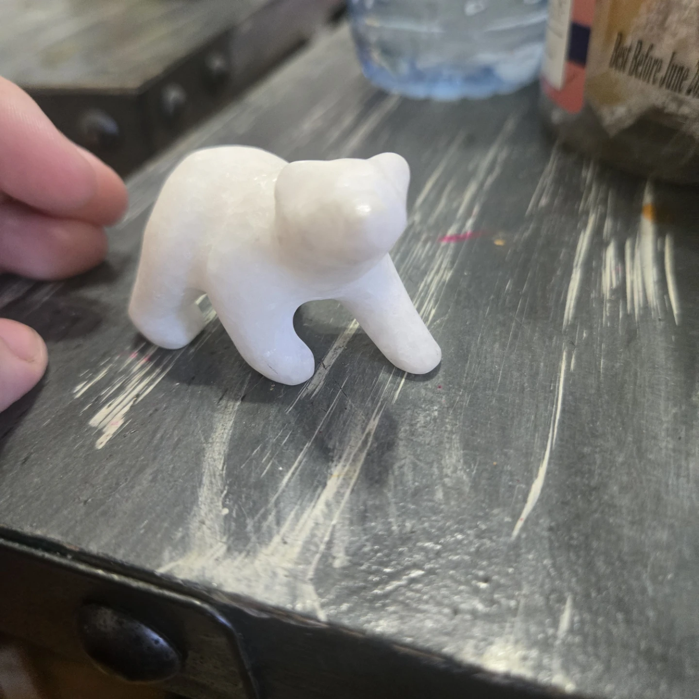 Small carved stone polar bear figurine - photo 2