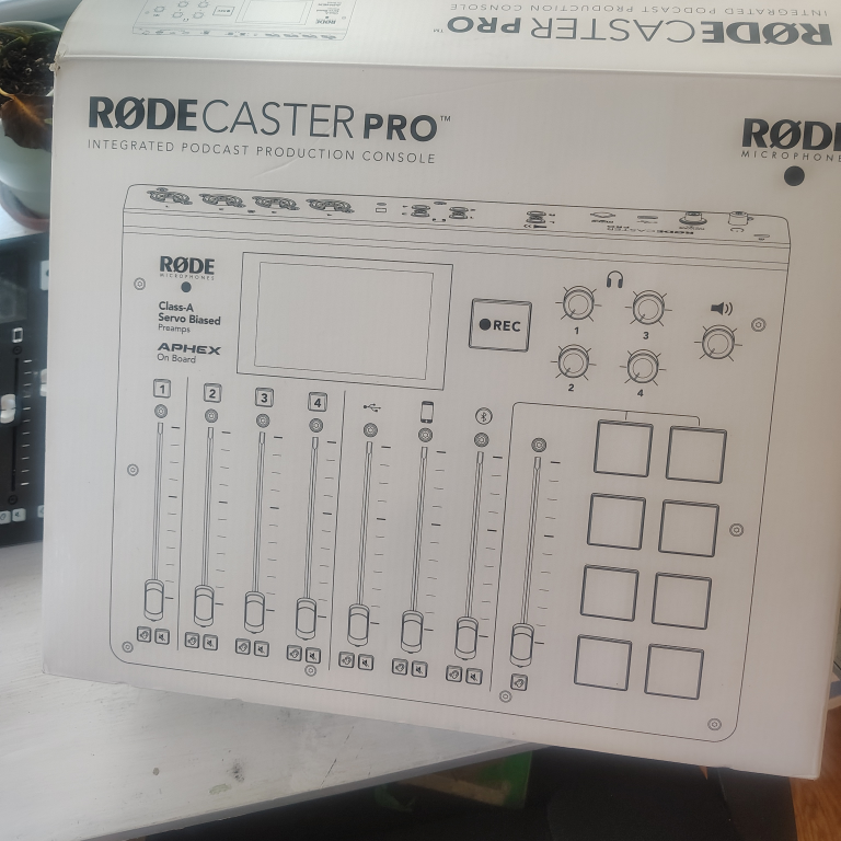 RODE RODECaster Pro Podcast Production Studio - photo 3