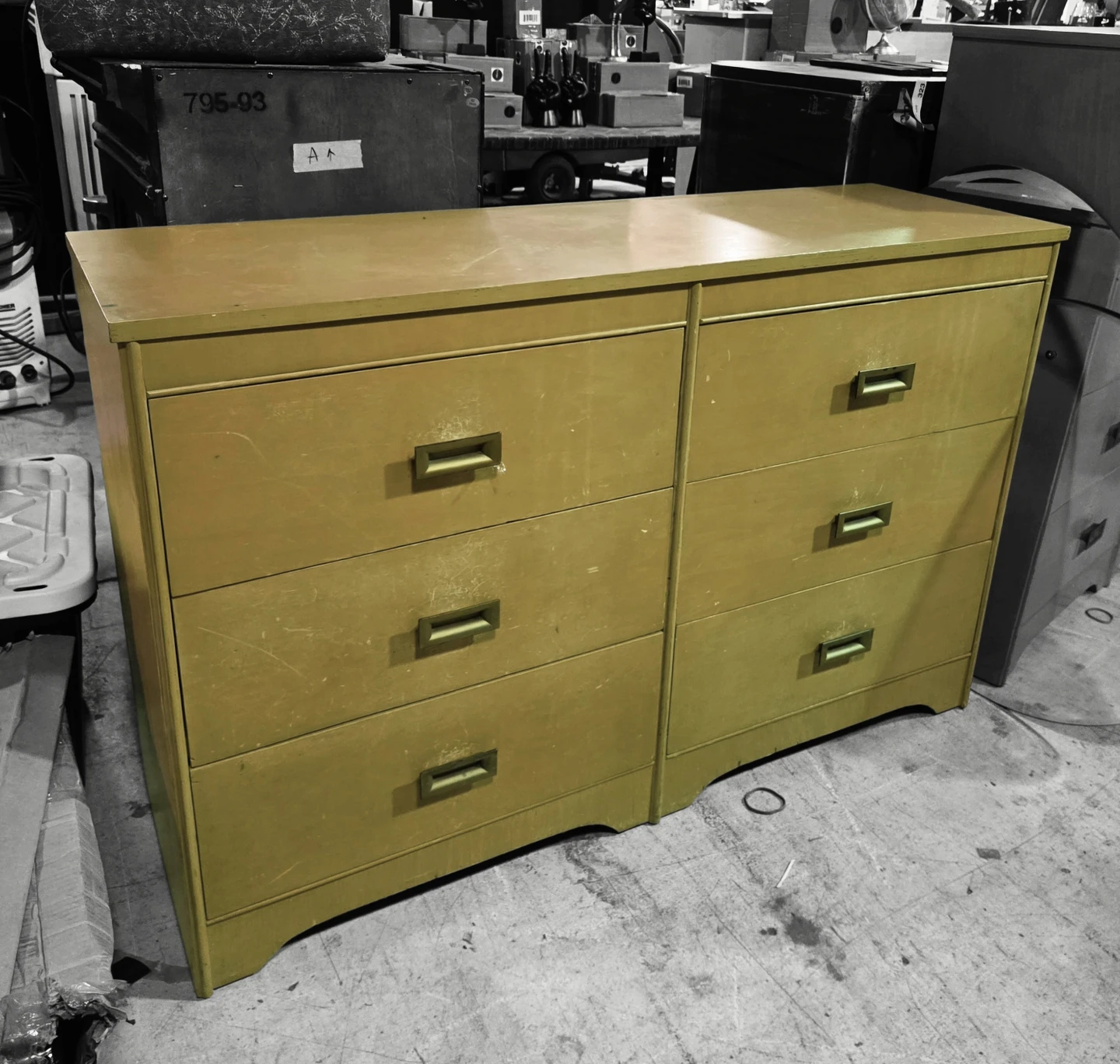 Vintage 6 Drawer Dresser (Delivery Available) - photo 3