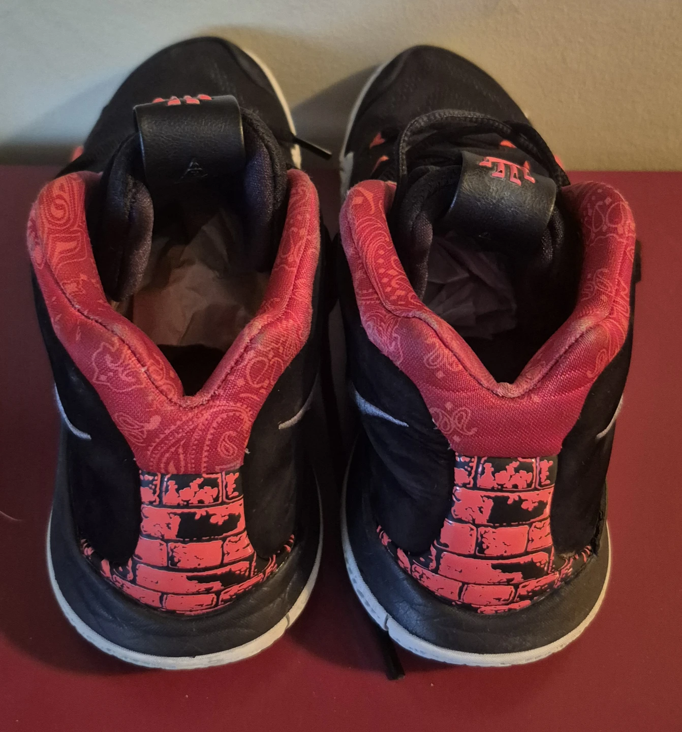 Nike Kyrie 4 Basketball Shoes Black and Red - photo 2