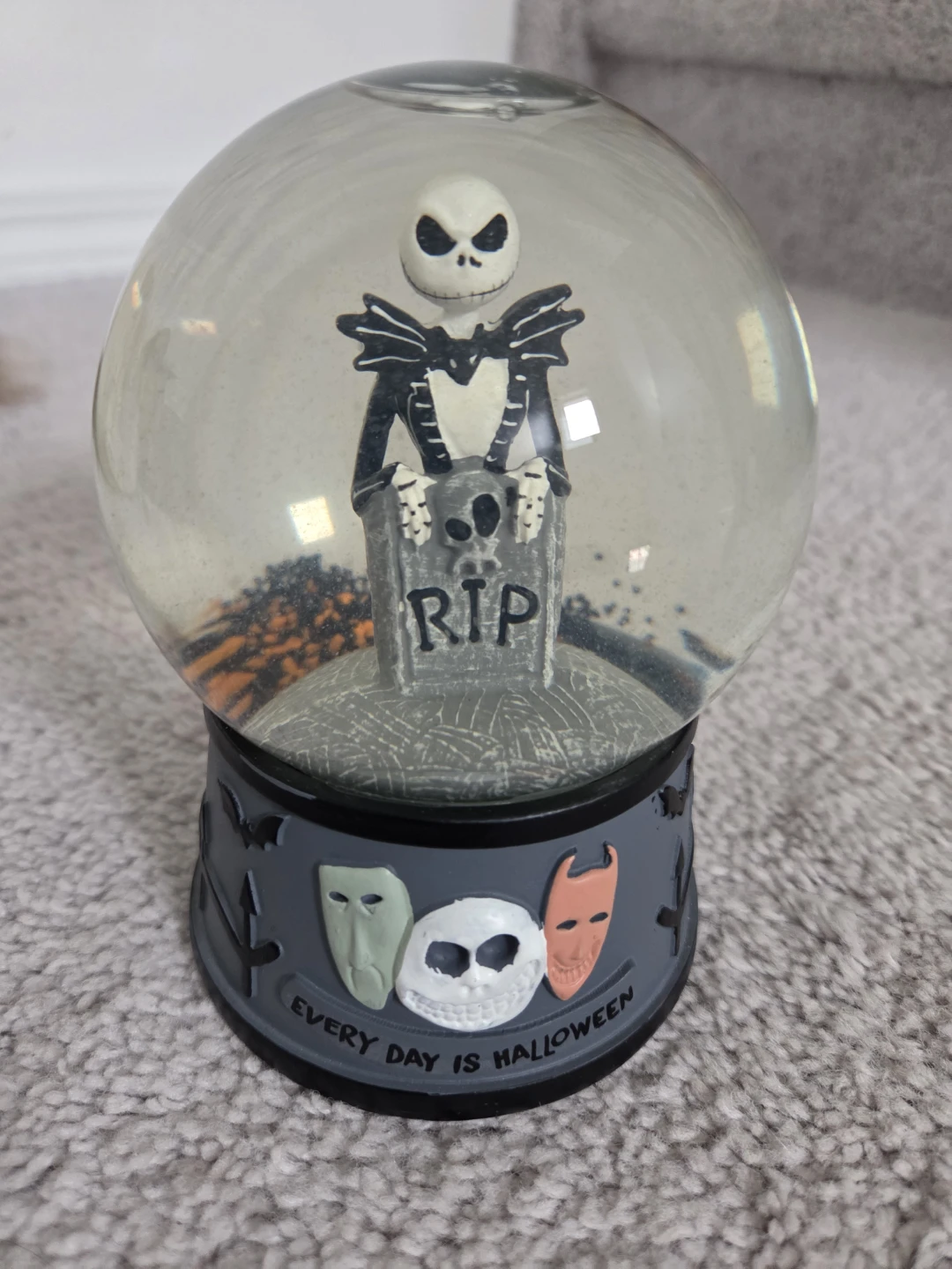 The Nightmare Before Christmas Snow Globe - photo 2