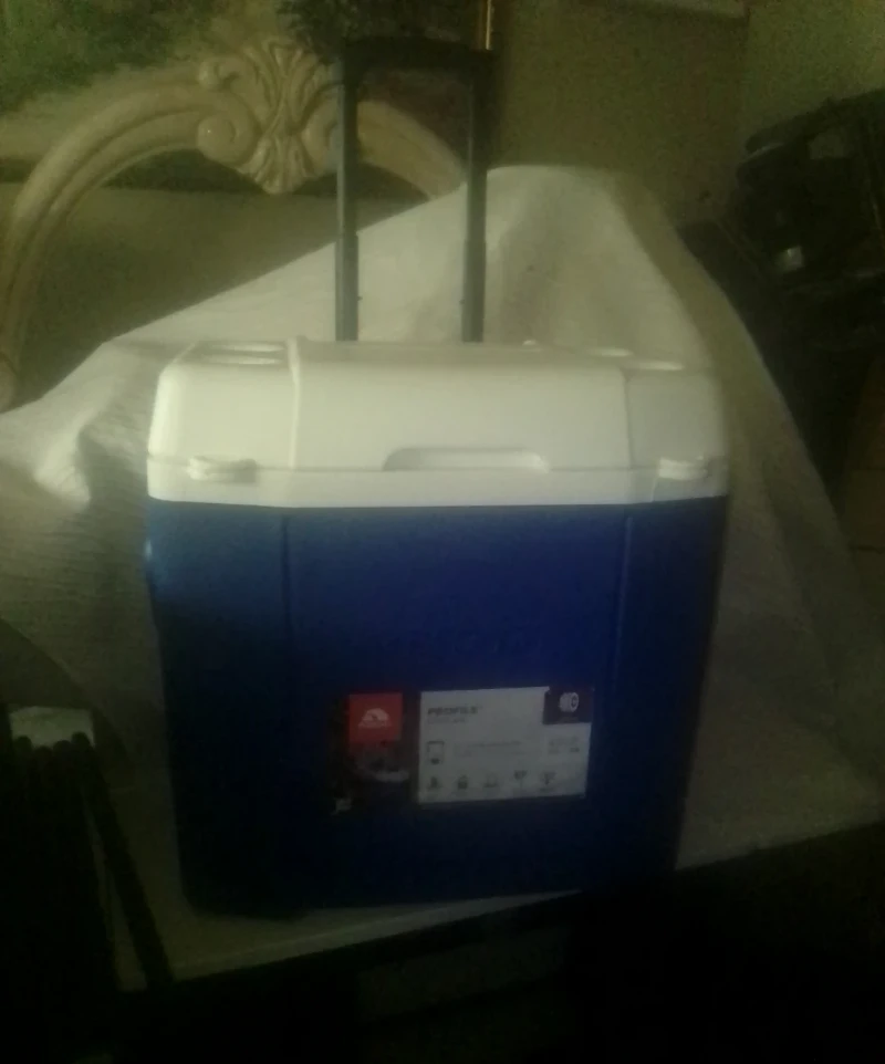 Igloo Profile Rolling Cooler