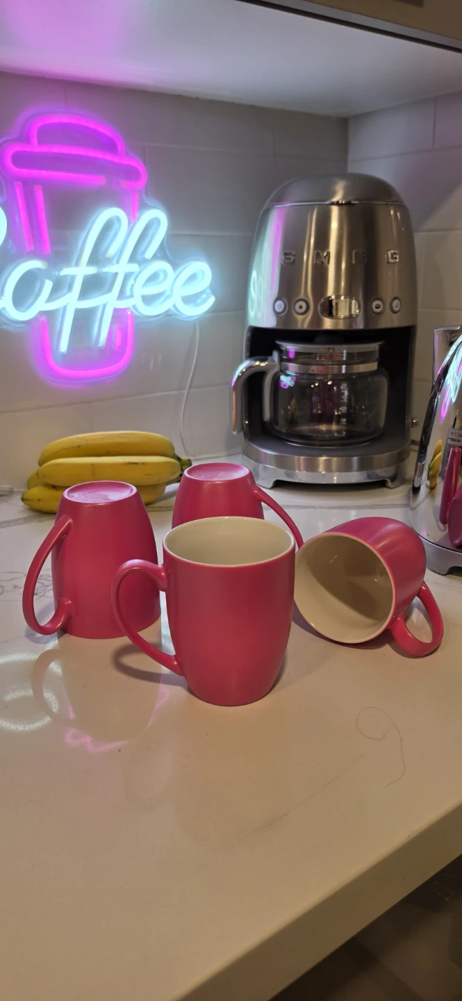 Set 4 NEW Hot Pink shimmer mugs never used