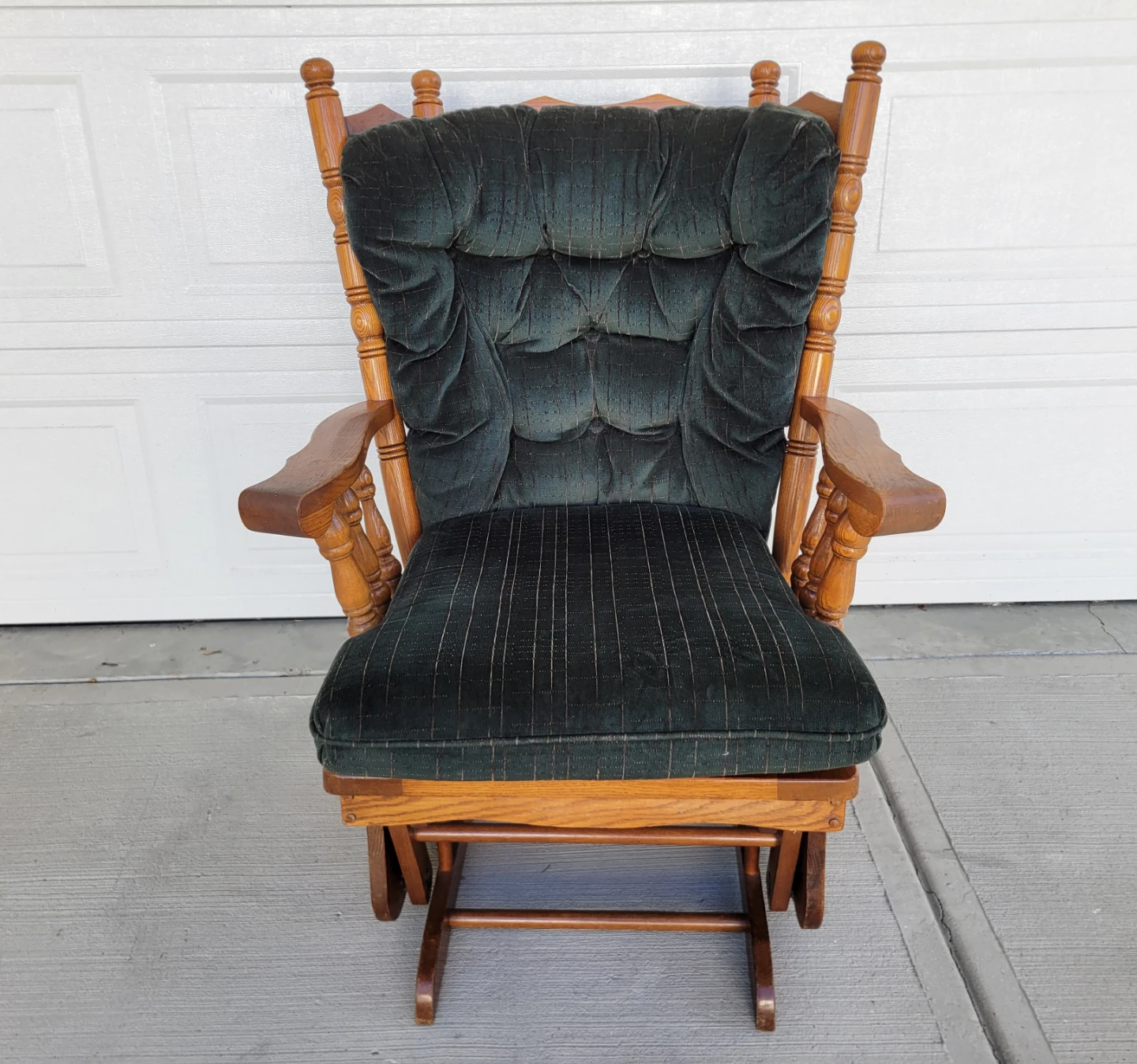Beautiful Vintage Solid Oak Wooden Platform Glider Rocker Chair. - photo 4