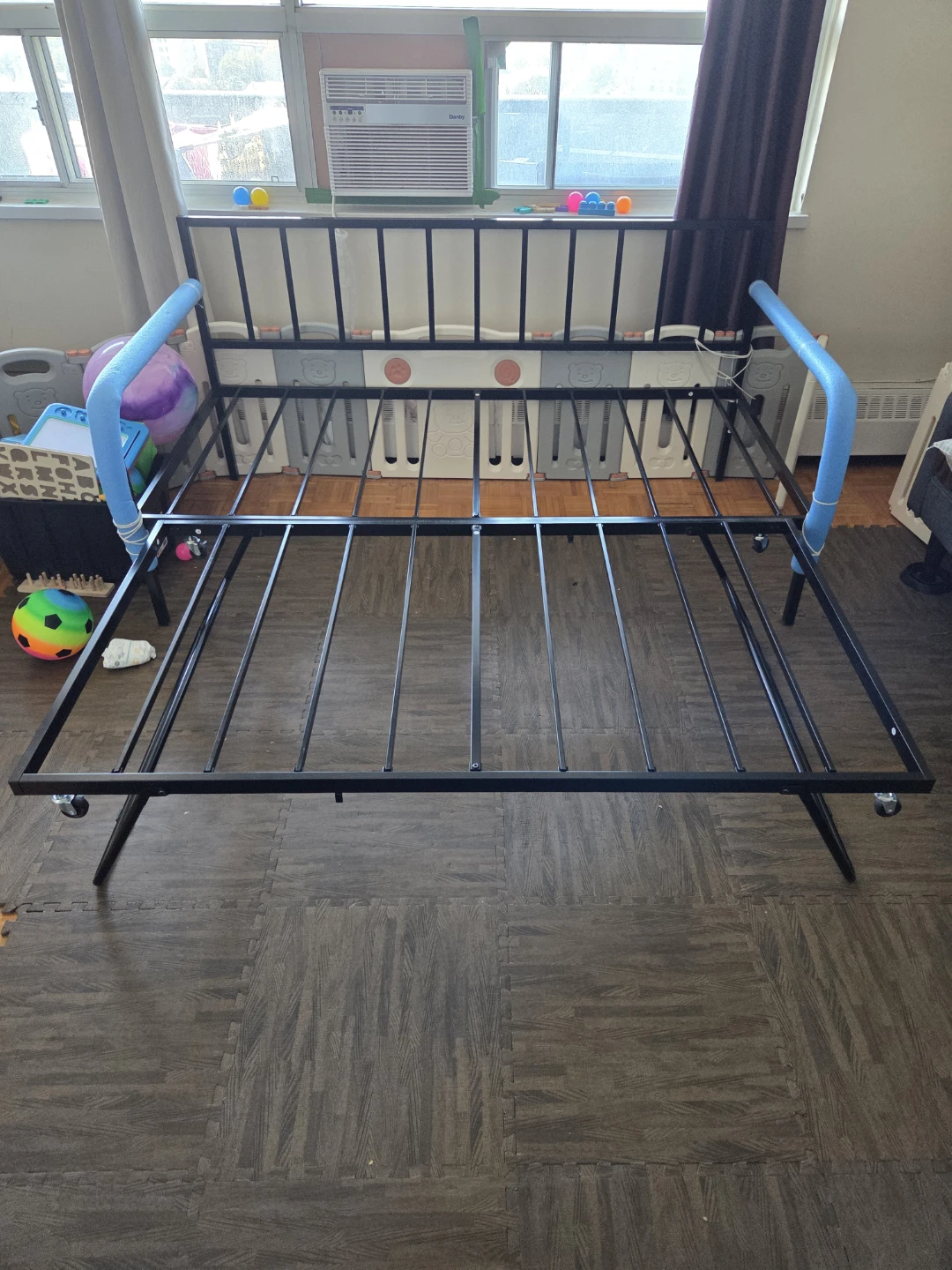 Black Metal Daybed Frame with Trundle