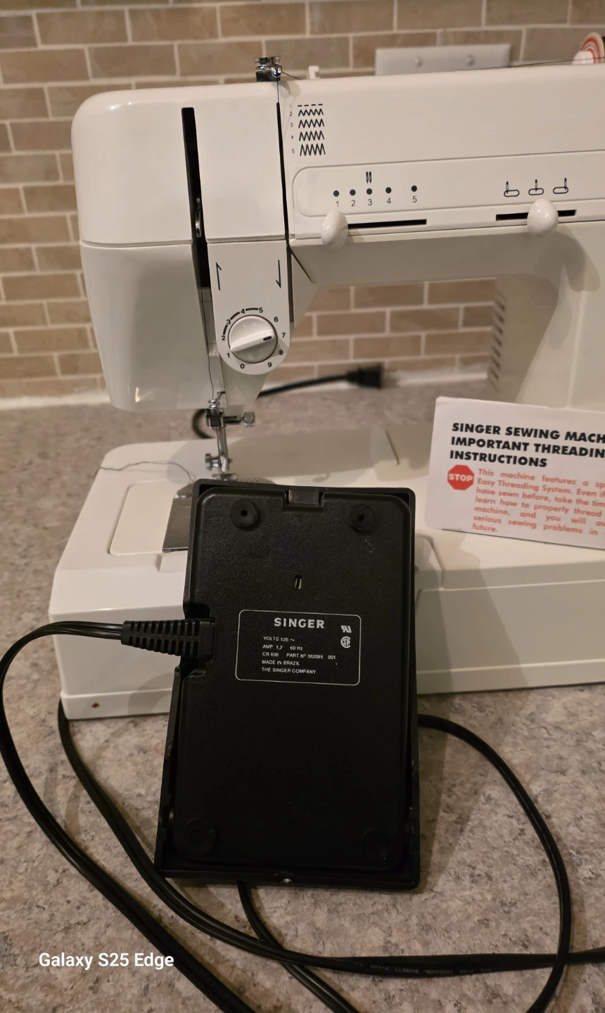 Singer 2517 Sewing Machine - photo 3