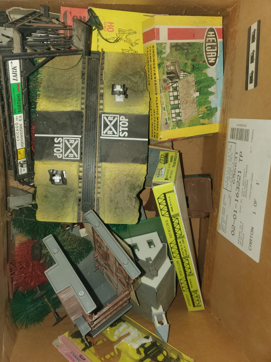 Large HO Scale Model Train Set Collection - photo 4