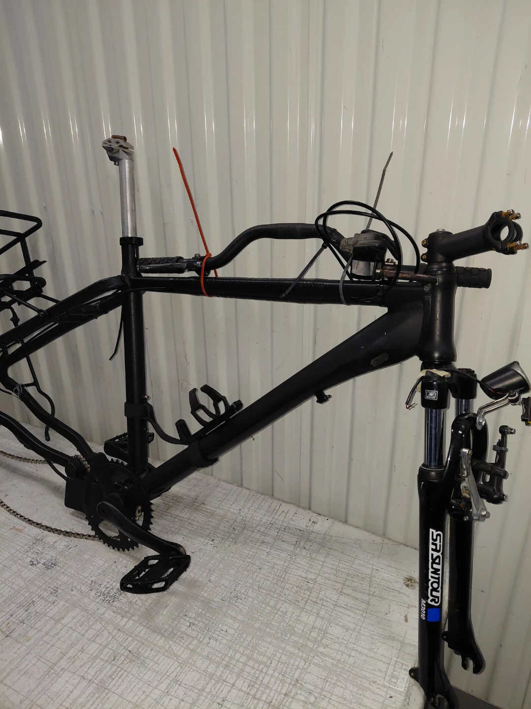 Bicycle frame with SR Suntour front suspension - photo 2