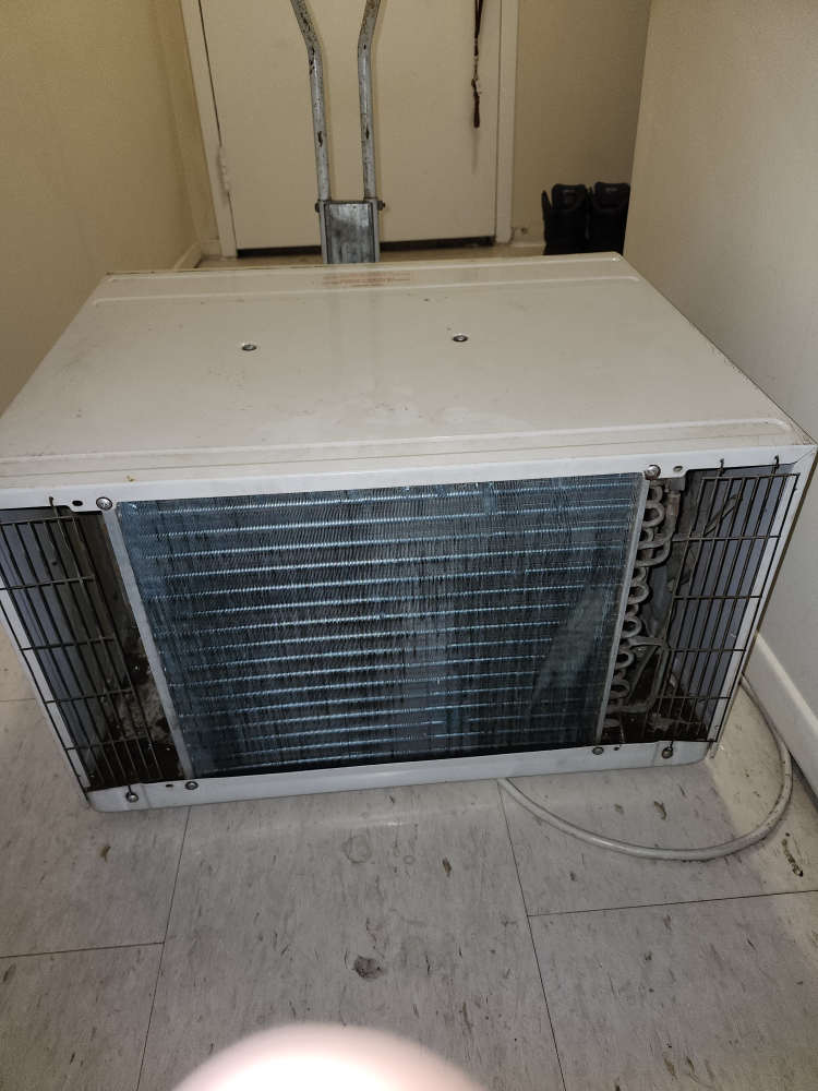 Frigidaire Window Air Conditioner - photo 2