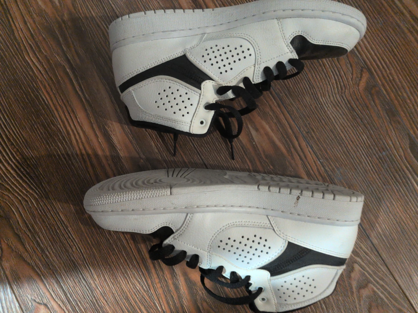 Jordan sneakers for sale; 6 1/2 kids, 8 womans - photo 2