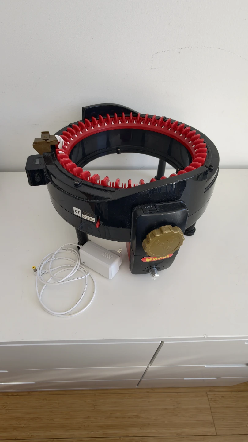 Addi Knitting Machine included adaptor - photo 4