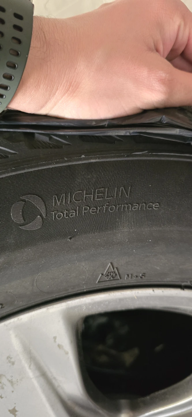 Toyota Wheels with Michelin Winter Tires 225/65R17 - photo 4