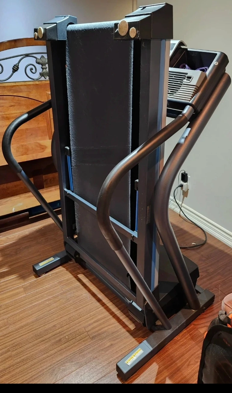 NordicTrack C 2000 Foldable Treadmill - photo 2