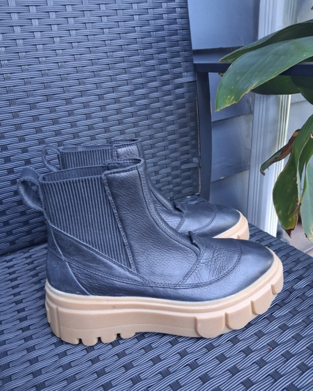 Sorel black leather platform boots