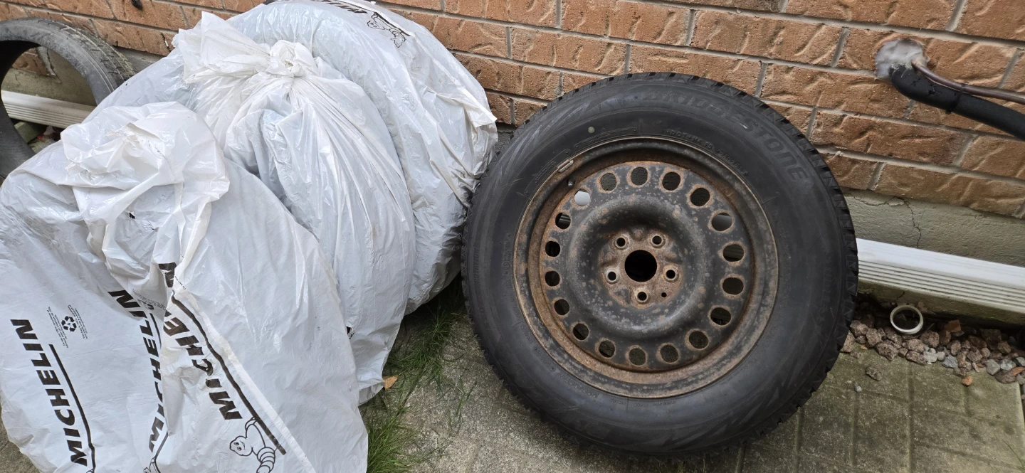 Bridgestone Blizzak 225/65R17 Winter Tires - photo 2