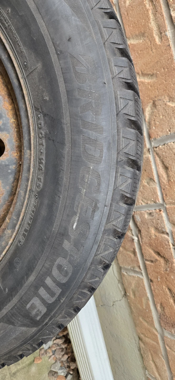 Bridgestone Blizzak 225/65R17 Winter Tires - photo 4