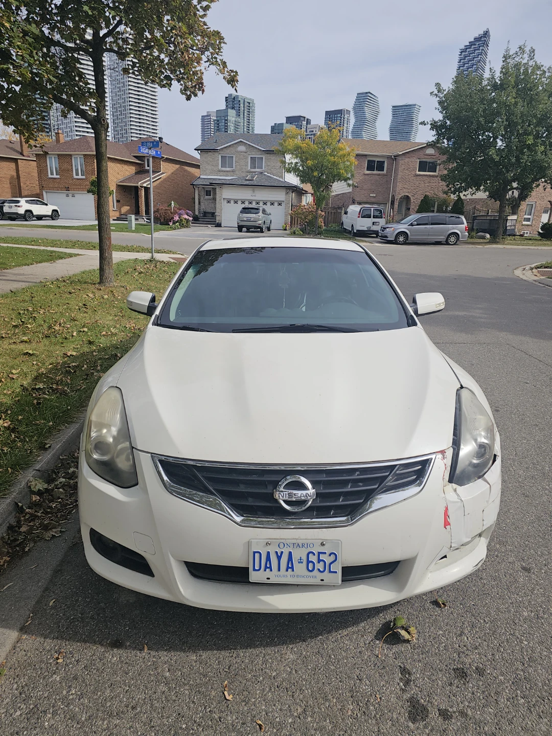 White Nissan Altima Coupe - photo 2