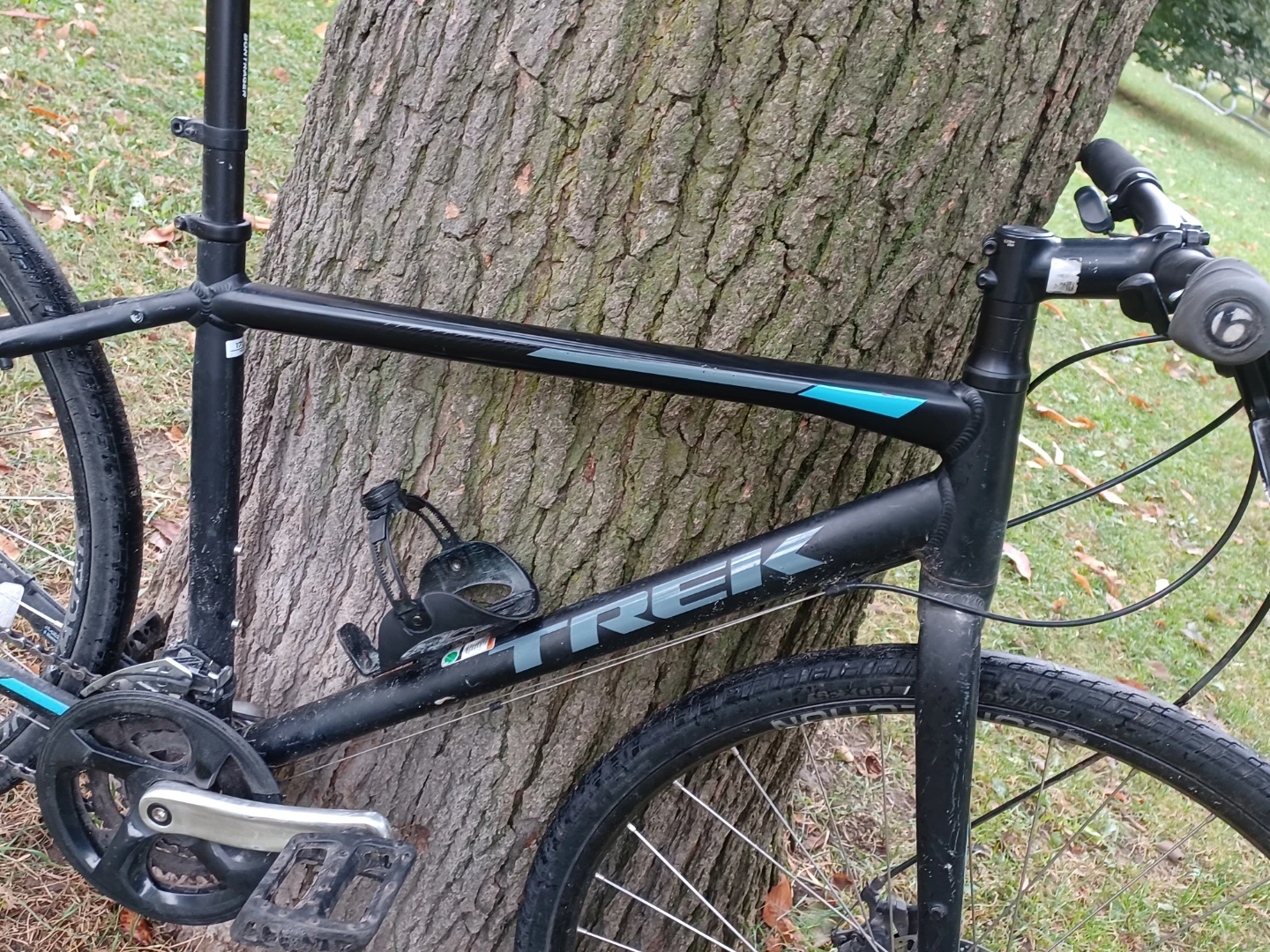 Trek FX 2 Hybrid Bike - photo 2