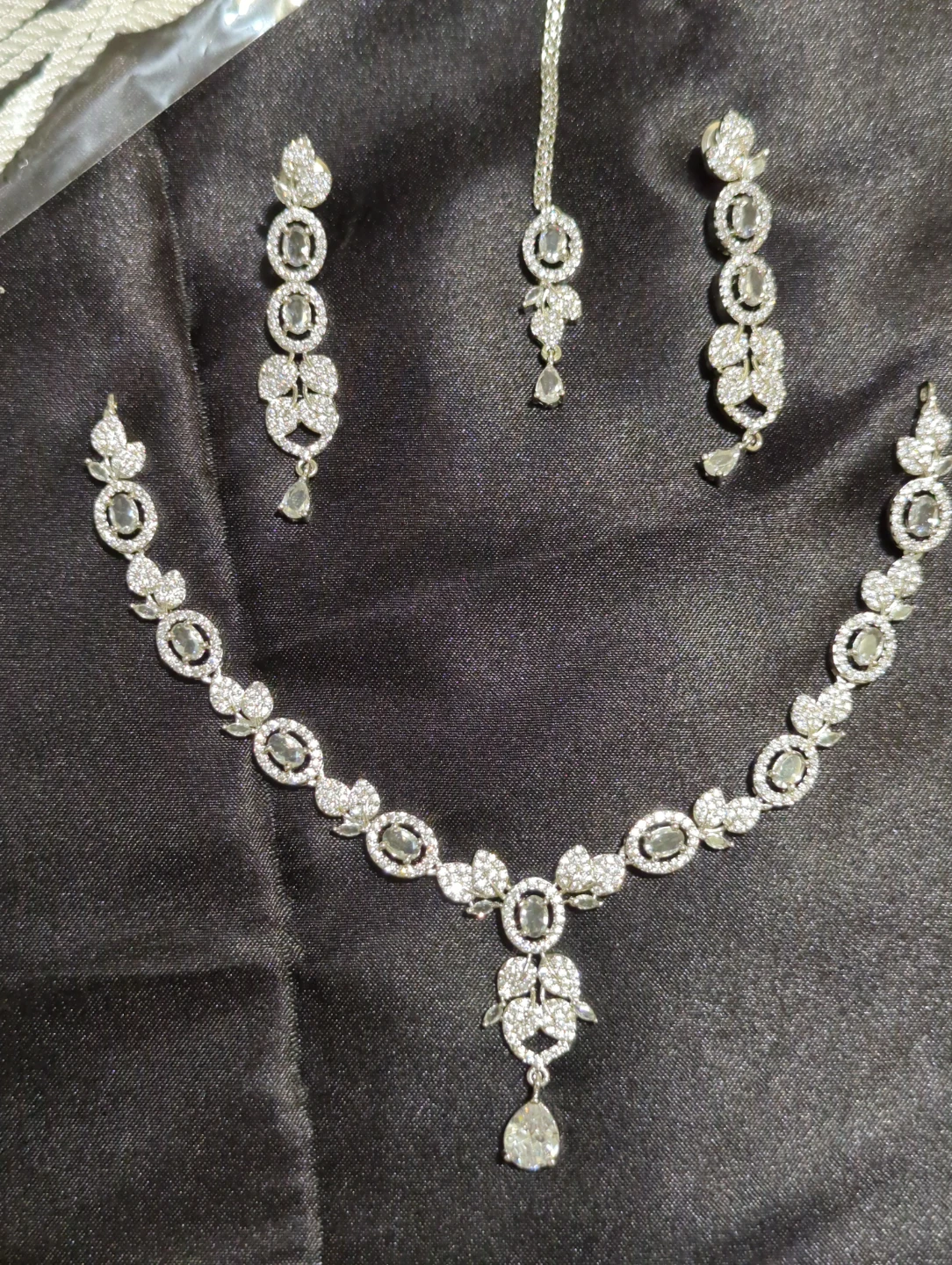 Bridal Crystal Necklace, Earring, and Maang Tikka Set - photo 5