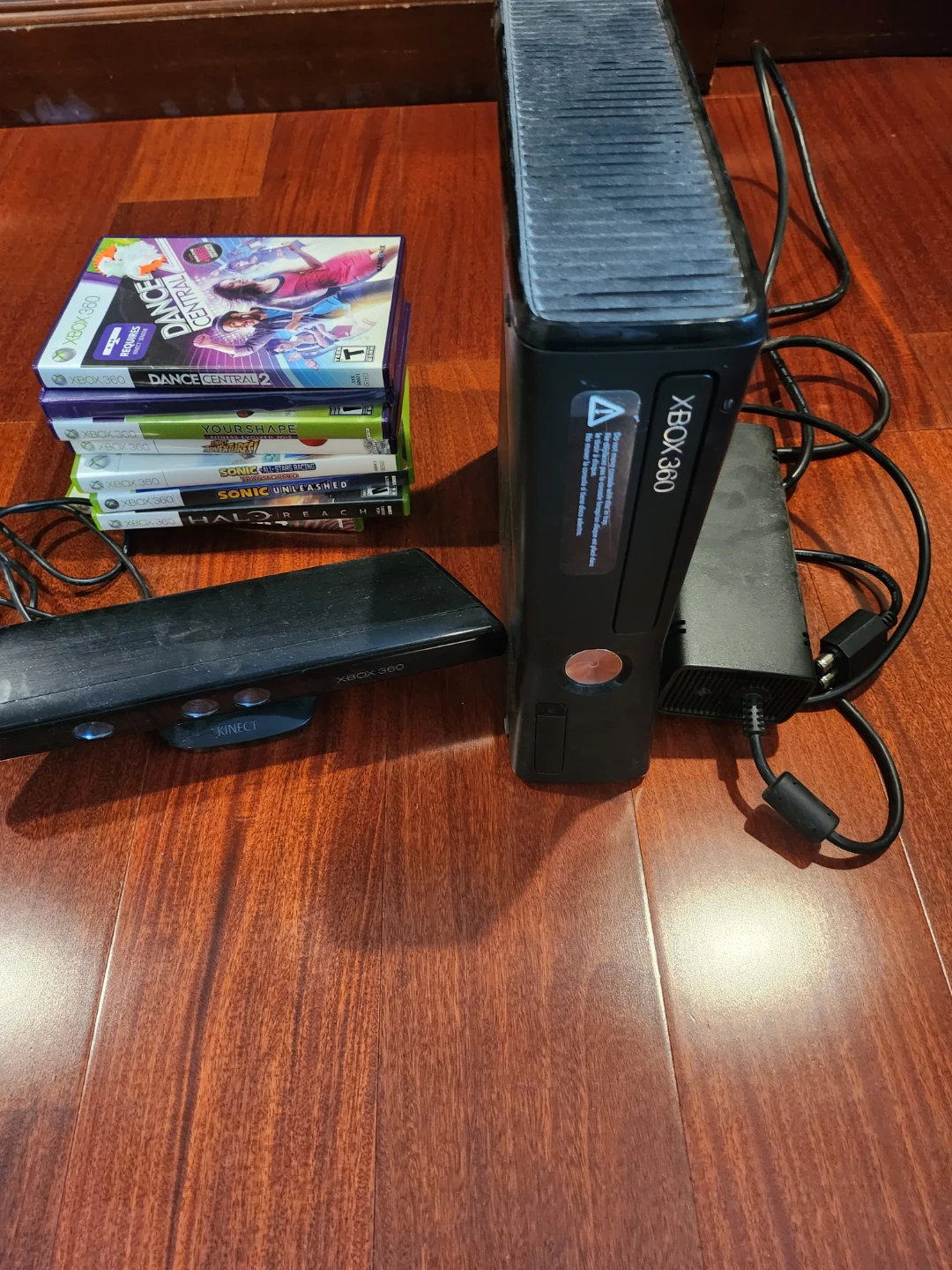 Xbox 360 Bundle - 2 Wireless Controllers+Kinetic Sensor+Games